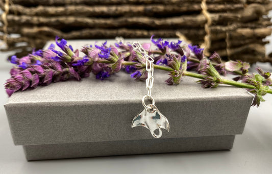 Manta ray charm skinny trace chain necklace in Sterling Silver