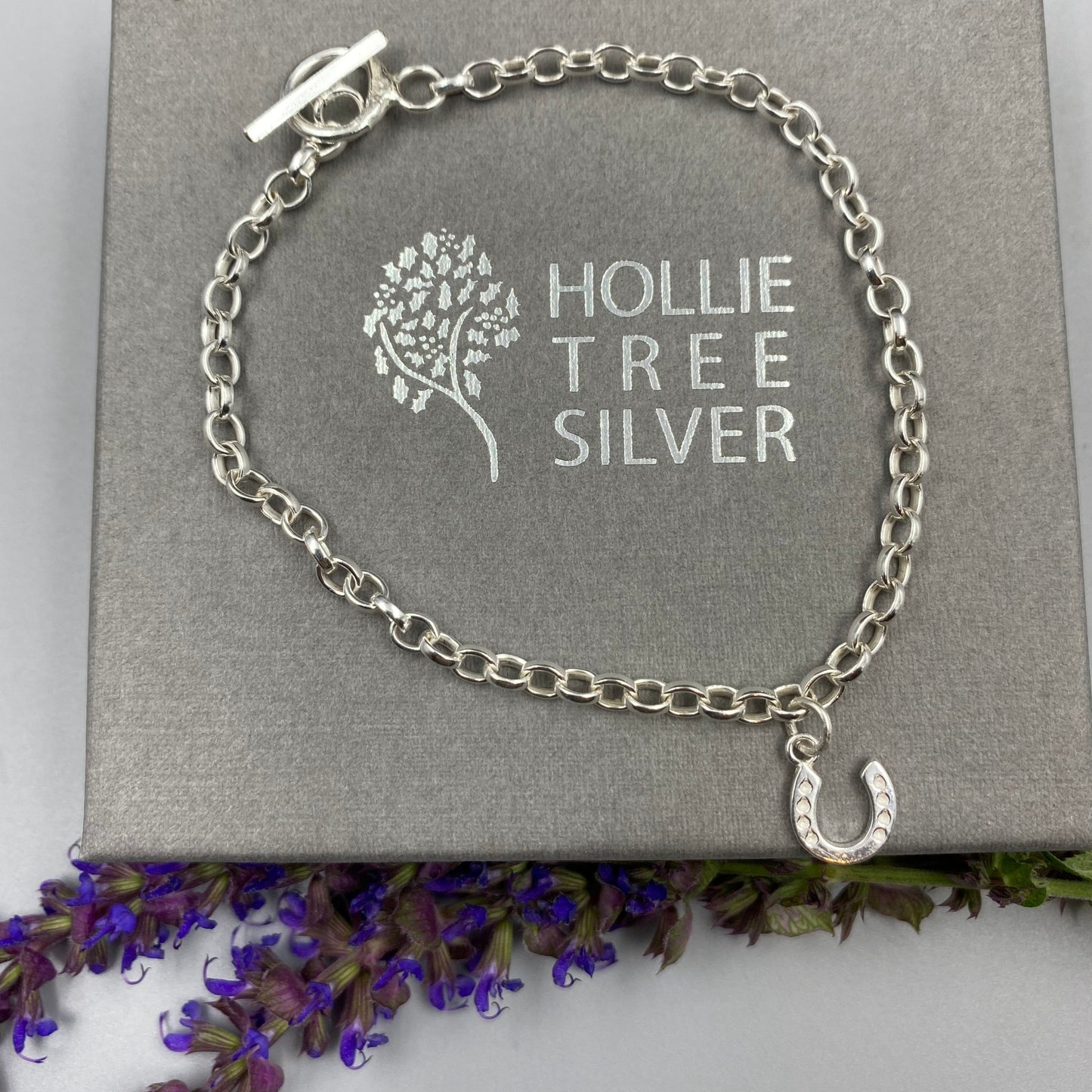 Horseshoe t bar bracelet
