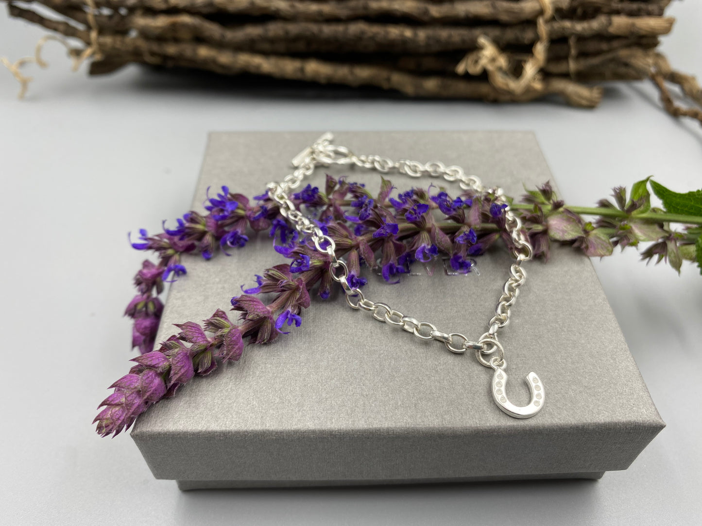 Horseshoe t bar bracelet