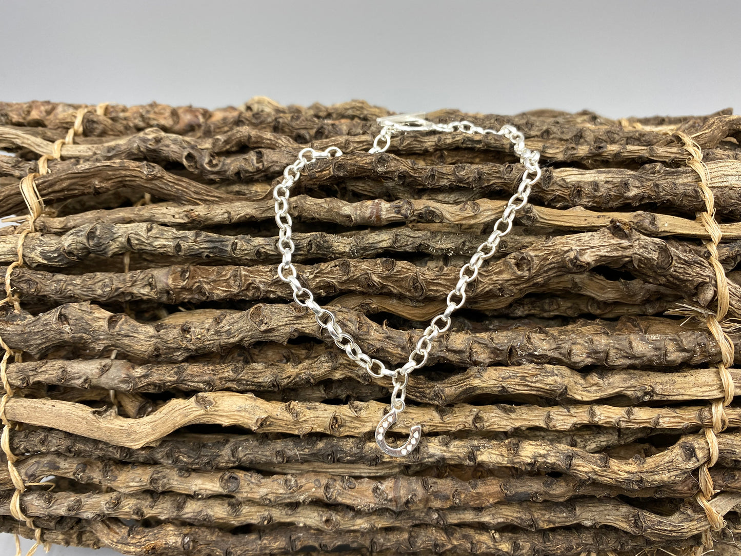 Horseshoe t bar bracelet