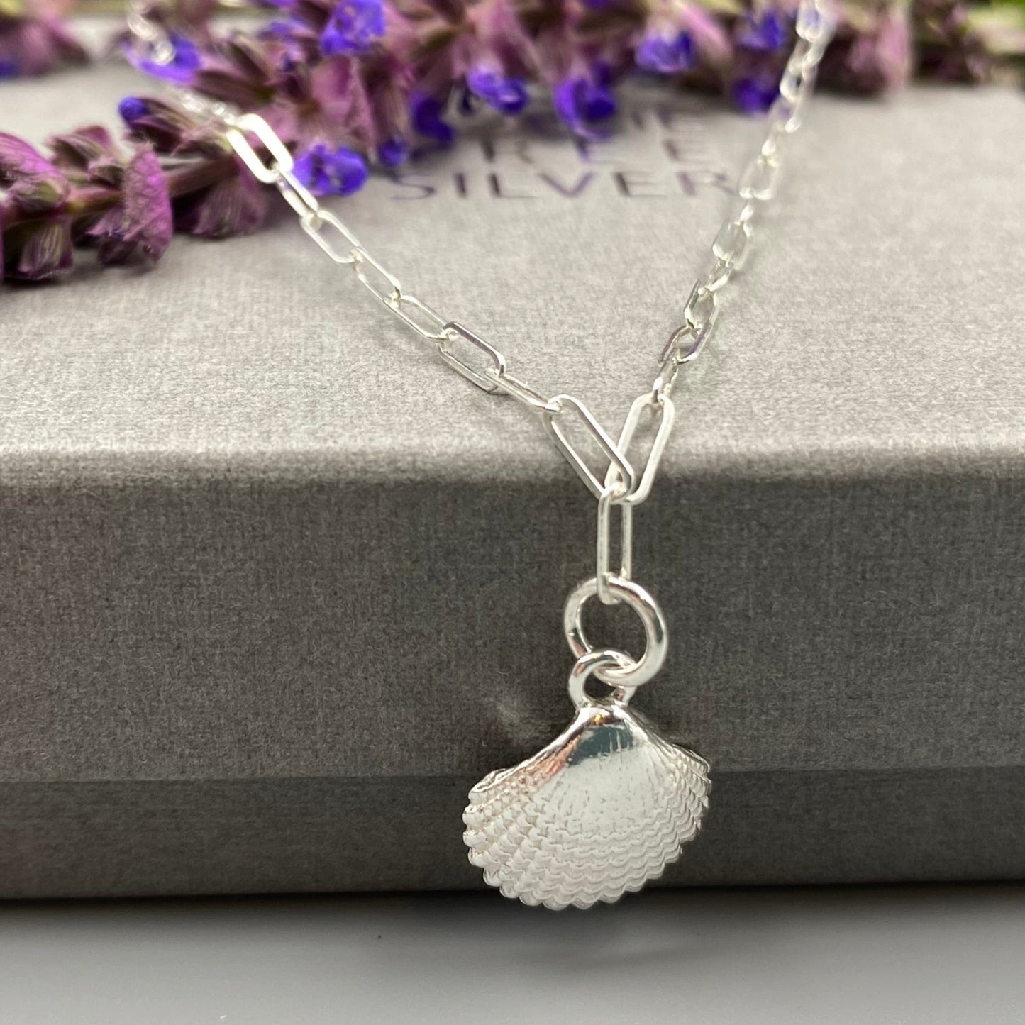 Sterling silver scallop charm skinny trace chain bracelet
