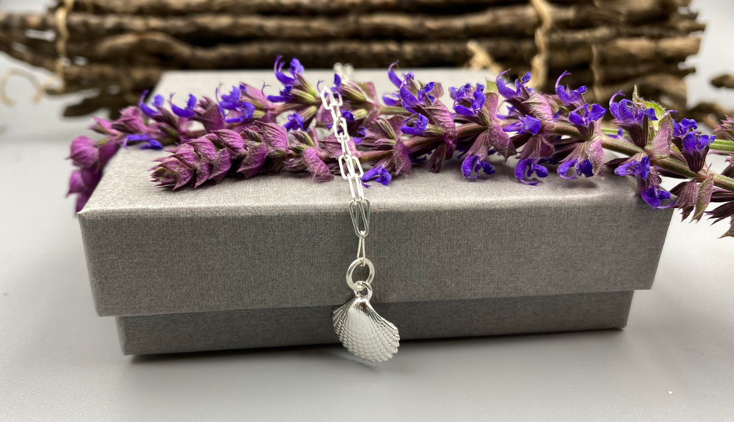 Scallop charm skinny trace chain necklace in Sterling Silver