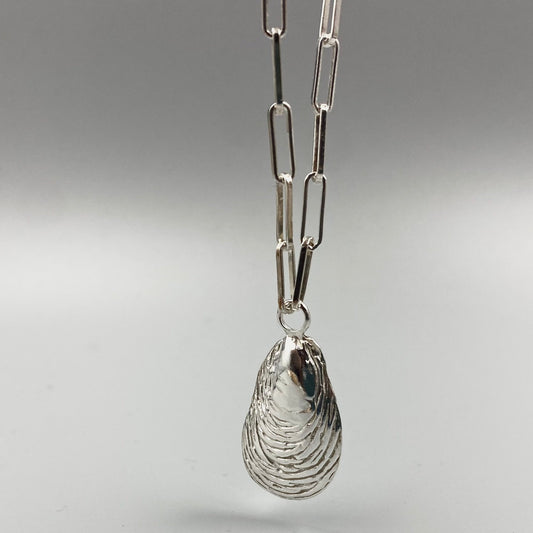 Oyster shell trace chain necklace in Sterling Silver