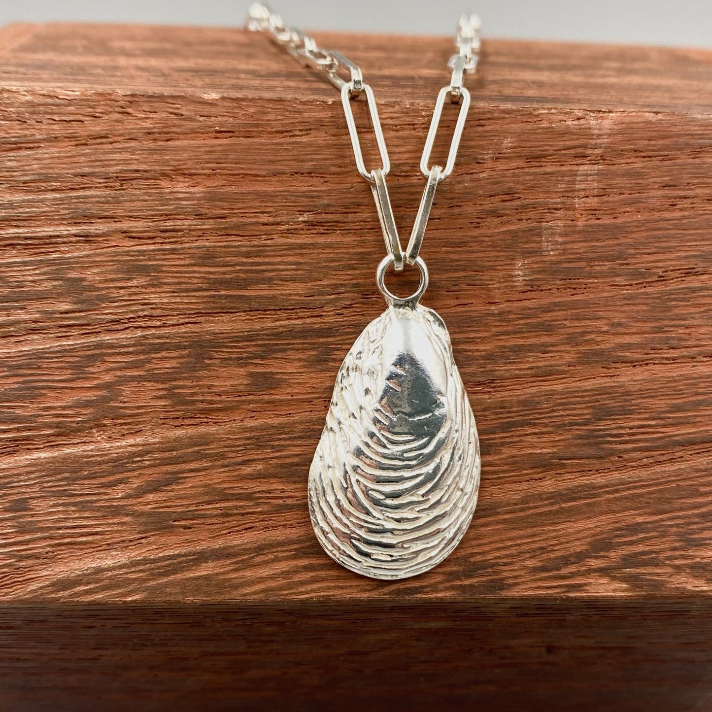 Oyster shell trace chain necklace in Sterling Silver