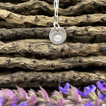 April daisy birthday flower skinny trace chain necklace in Sterling Silver